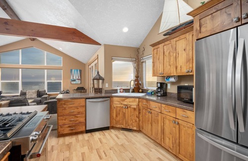 Lincoln City House | Great Deals on Summer Stays!