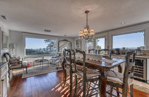 Newberg House | Great Deals on Summer Stays!