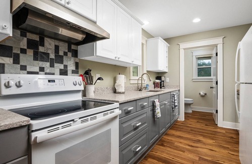 Newberg House | Great Deals on Summer Stays!