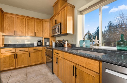 Bay City House | Great Deals on Summer Stays!