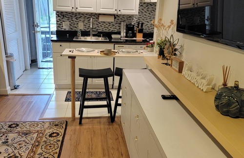 Del Ray House | Great Delray Alexandria SAFE! 2 blocks to metro, AC, WIFI, Close Airport, bars,