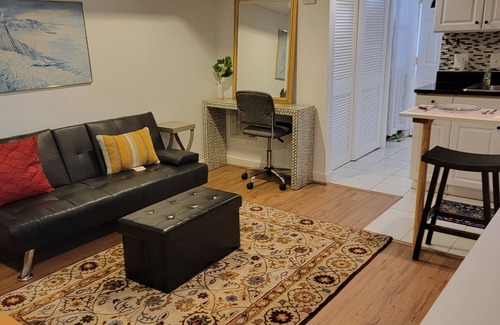 Del Ray House | Great Delray Alexandria SAFE! 2 blocks to metro, AC, WIFI, Close Airport, bars,