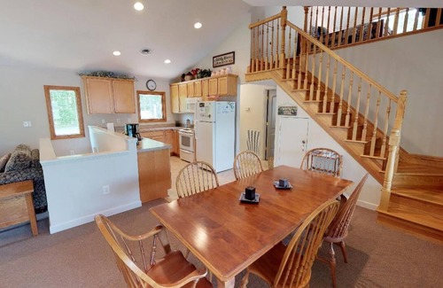 Huddleston House | Great Dock, Wifi! Come Visit "Captain's Choice"!