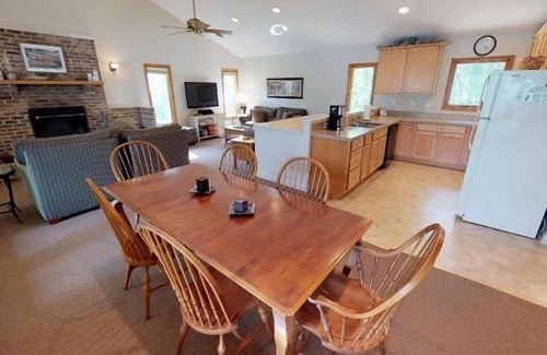 Huddleston House | Great Dock, Wifi! Come Visit "Captain's Choice"!