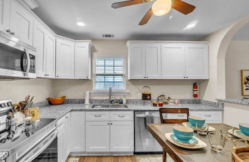 Garden City House | Great Downtown 4BR | 8 Beds + Foosball Fun