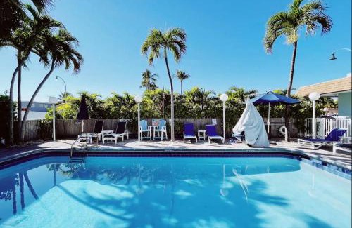 Lauderdale-by-the-Sea Apartment | Great Escape Apartments By Lowkl