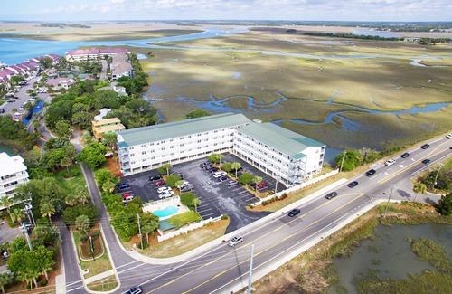 Folly Beach Condo | Great Escape ~ Family Friendly ~ Clean ~ 1st FL ~Pool ~ Short Walk to Beach
