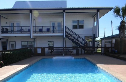 Pass Chateau Harbor Condo | Great family fun, pool, boating, small beach.
