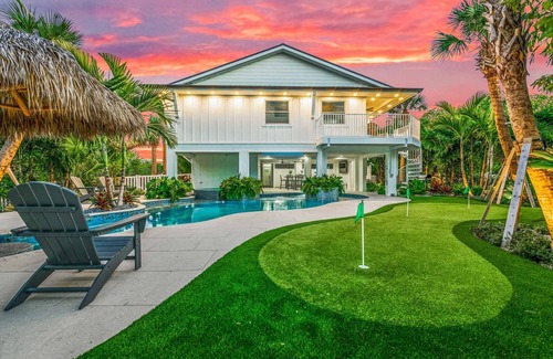 Siesta Key House | Great Family Retreat with Pool, Spa, Putting Green & Game Room - Paradise Cove