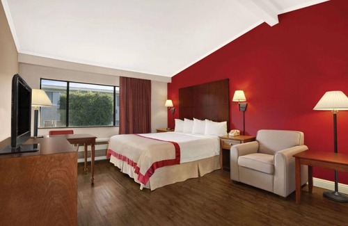 Torrance Hotel | Great Find! Wonderful Unit Near Attractions, Pool, Parking