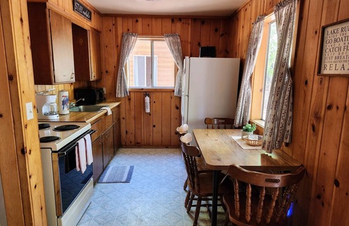 Pinetop-Lakeside Cabin | Great Fishing Steps from Your Door- Maples Cabin