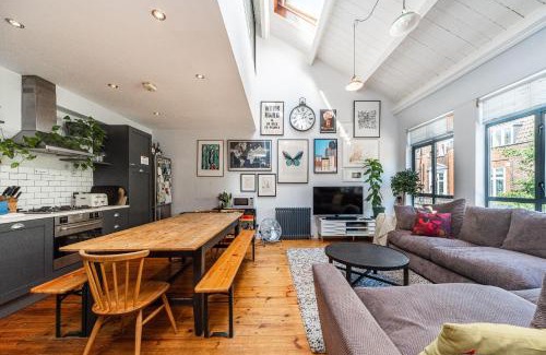 St Luke's Apartment | Great flat with terrace in Shoredich, Central East London