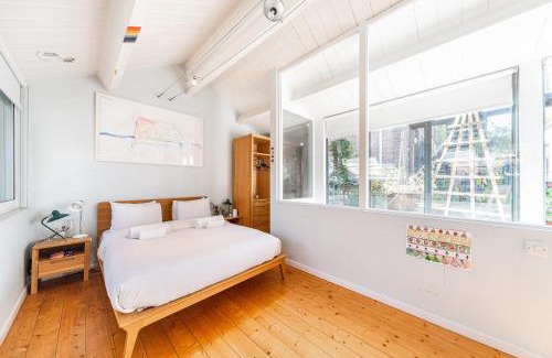 St Luke's Apartment | Great flat with terrace in Shoredich, Central East London