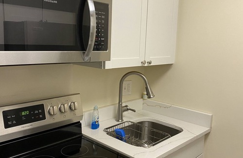 George Washington University Condo | Great Foggy Bottom location walk to the White House/Kennedy Ctr/Potomac River