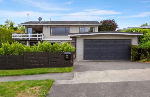 Waipahihi House | Great for Corporate, Family and Business guests