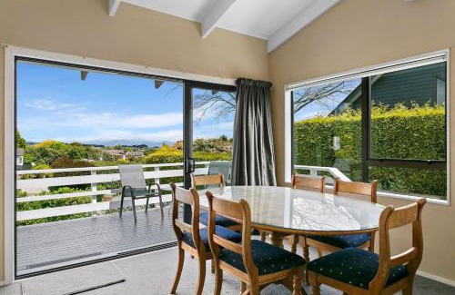 Waipahihi House | Great for Corporate, Family and Business guests
