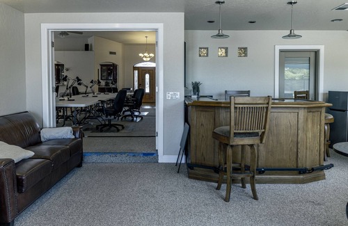 Chandler House | Great for Crafting or Meetings