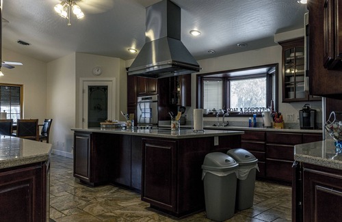 Chandler House | Great for Crafting or Meetings