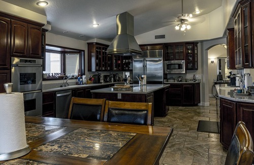 Chandler House | Great for Crafting or Meetings