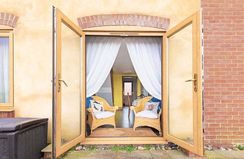 Sea Palling House | Great for families. 5* Secluded house a short walk from unspoilt sandy beaches.
