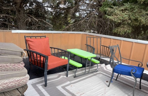 Idaho Falls Apartment | great for kids - pets welcome - self check in - downtown - kitchen and laundry
