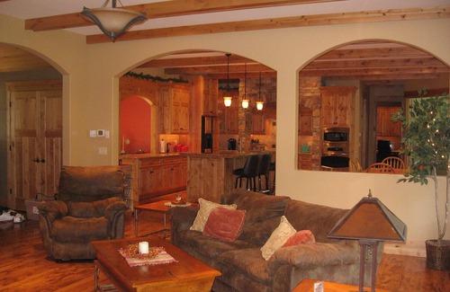 Spicer House | Great For Large Groups! Secluded Fall retreat in the Woods!