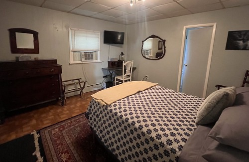 Tarrytown Apartment | Great for pets! Quaint apartment w Backyard, walk to Main Street, Music Hall