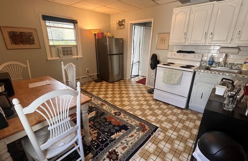 Tarrytown Apartment | Great for pets! Quaint apartment w Backyard, walk to Main Street, Music Hall