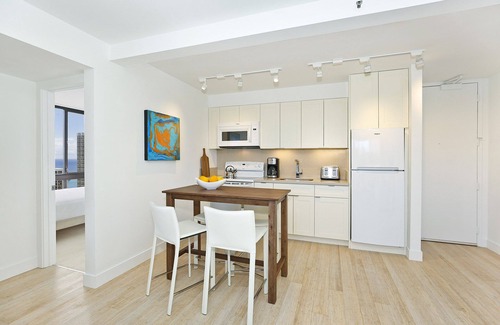 Waikiki Condo | Great for small families! Diamond Head and Ocean Views!