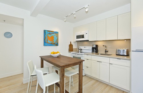 Waikiki Condo | Great for small families! Diamond Head and Ocean Views!
