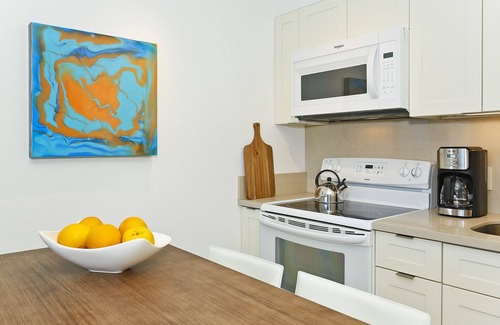 Waikiki Condo | Great for small families! Diamond Head and Ocean Views!