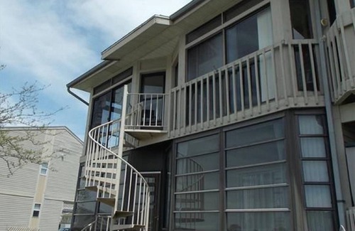 Oak Harbor Condo | Great for Vacationers Bird Watchers Davis Bessie Fishing-Charters on Site