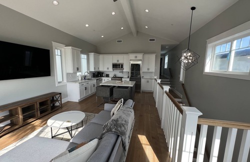 Hermosa Beach Apartment | Great furnished 2 bedroom 2 bathrooms.