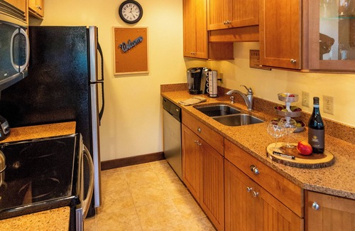 The Galena Territory House | Great Game Room, Steps to Resort & Hot Air Balloon Launch! Winter Lake Views!
