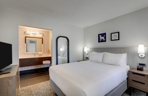 Sunnyvale Hotel | Great Games at Twin Creeks Sports Complex! Pets Allowed, Swimming Pool!