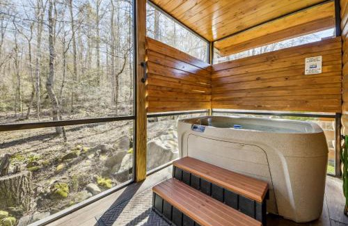 White Oak Lodge House | Great Getaway - Any Time Of Year!