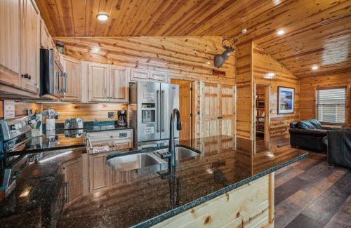 White Oak Lodge House | Great Getaway - Any Time Of Year!
