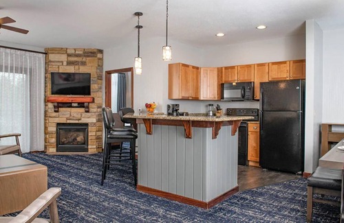 Lake Delton Condo | Great getaway in the Wisconsin Dells - includes waterpark passes for 8