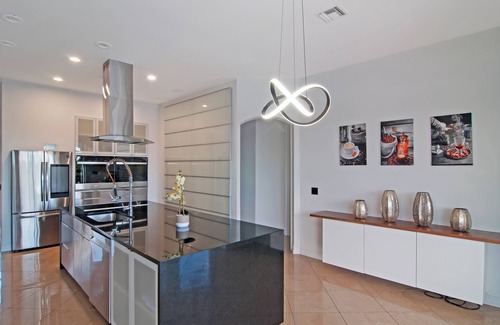 Cape Coral Villa | Great Getsme – Luxury Lakefront Villa with Pool, Jacuzzi & Golf Course Views