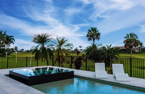 Cape Coral Villa | Great Getsme – Luxury Lakefront Villa with Pool, Jacuzzi & Golf Course Views