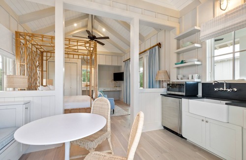 Johns Island House | “Great Heron” (3041 Southerly Way) 2 person creekside bungalow at Kiawah River
