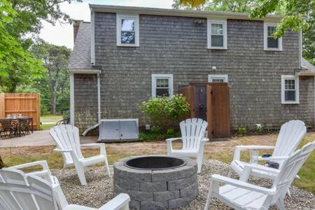 North Eastham House | Great Home with Game Space Close to Baech