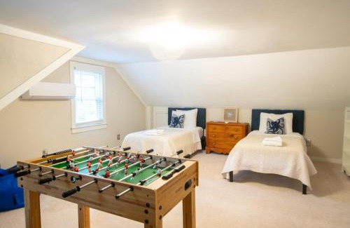 North Eastham House | Great Home with Game Space Close to Baech
