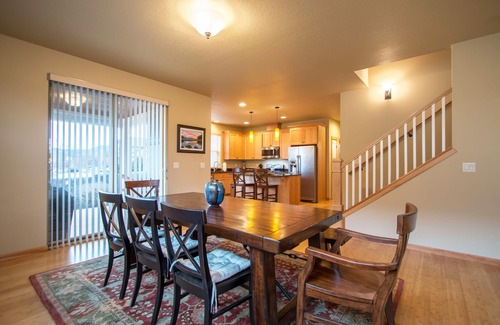 Hood River House | Great Hood River Location! Great Ski house!