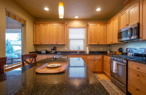 Hood River House | Great Hood River Location! Great Ski house!