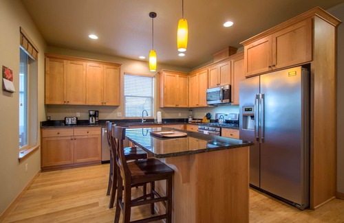 Hood River House | Great Hood River Location! Great Ski house!