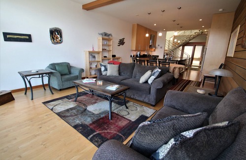 Hood River House | Great house for groups, downtown location, light and airy, sleeps 10!