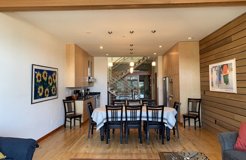 Hood River House | Great house for groups, downtown location, light and airy, sleeps 10!
