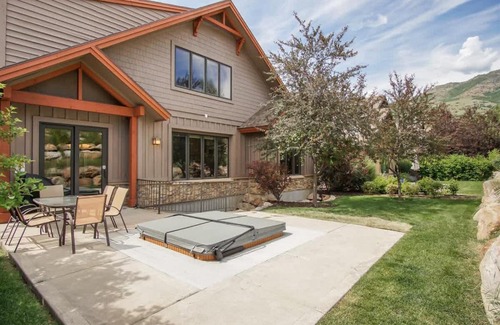 Eden House | Great House Value 6 bdr 4 bath Book Winter Now