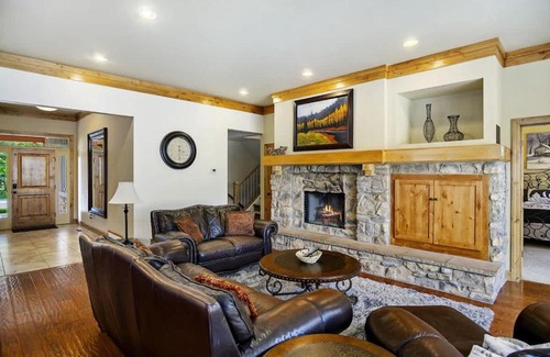 Eden House | Great House Value 6 bdr 4 bath Book Winter Now